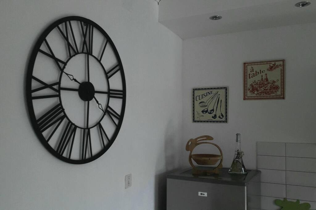 Bel Appartement Au Coeur De La Cite Medievale Sommieres Bagian luar foto