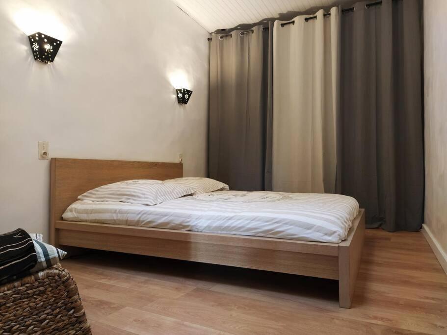 Bel Appartement Au Coeur De La Cite Medievale Sommieres Bagian luar foto